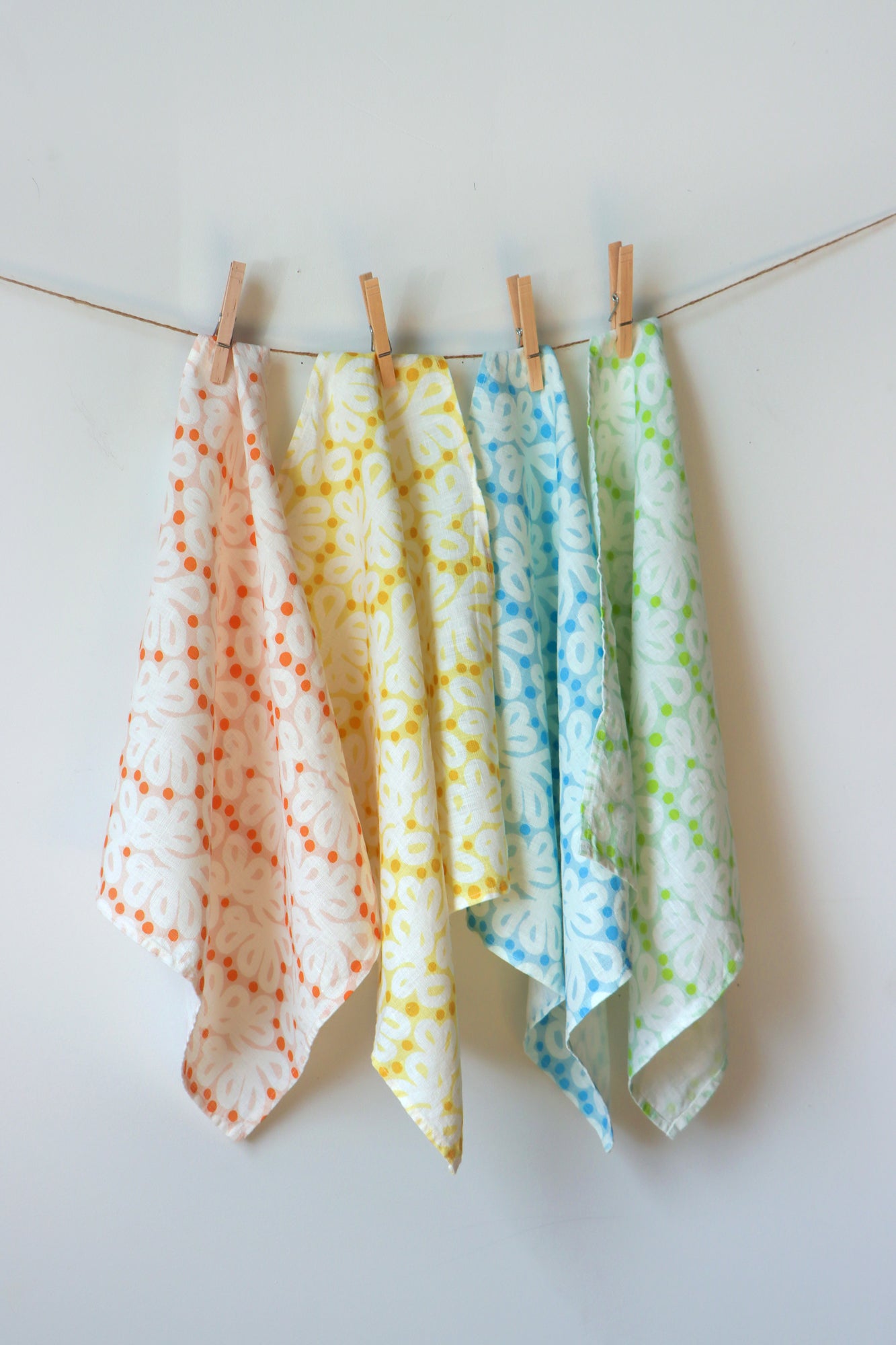 Lace Loops linen napkin, set of 4 colors